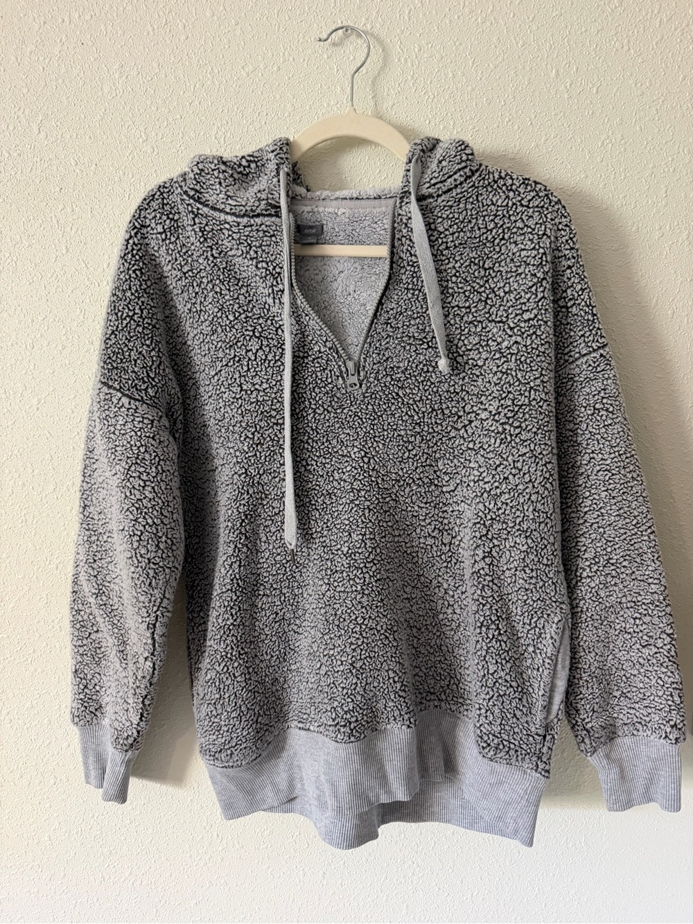 Aerie Women's Hooded Quarter Zip Gray Fleece Fuzzy Sherpa Sweater Size‎ Medium